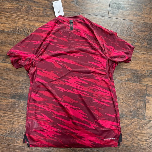 Men’s Nike Dri-FIT ADV Tiger Woods Golf Polo - Picture 5 of 12